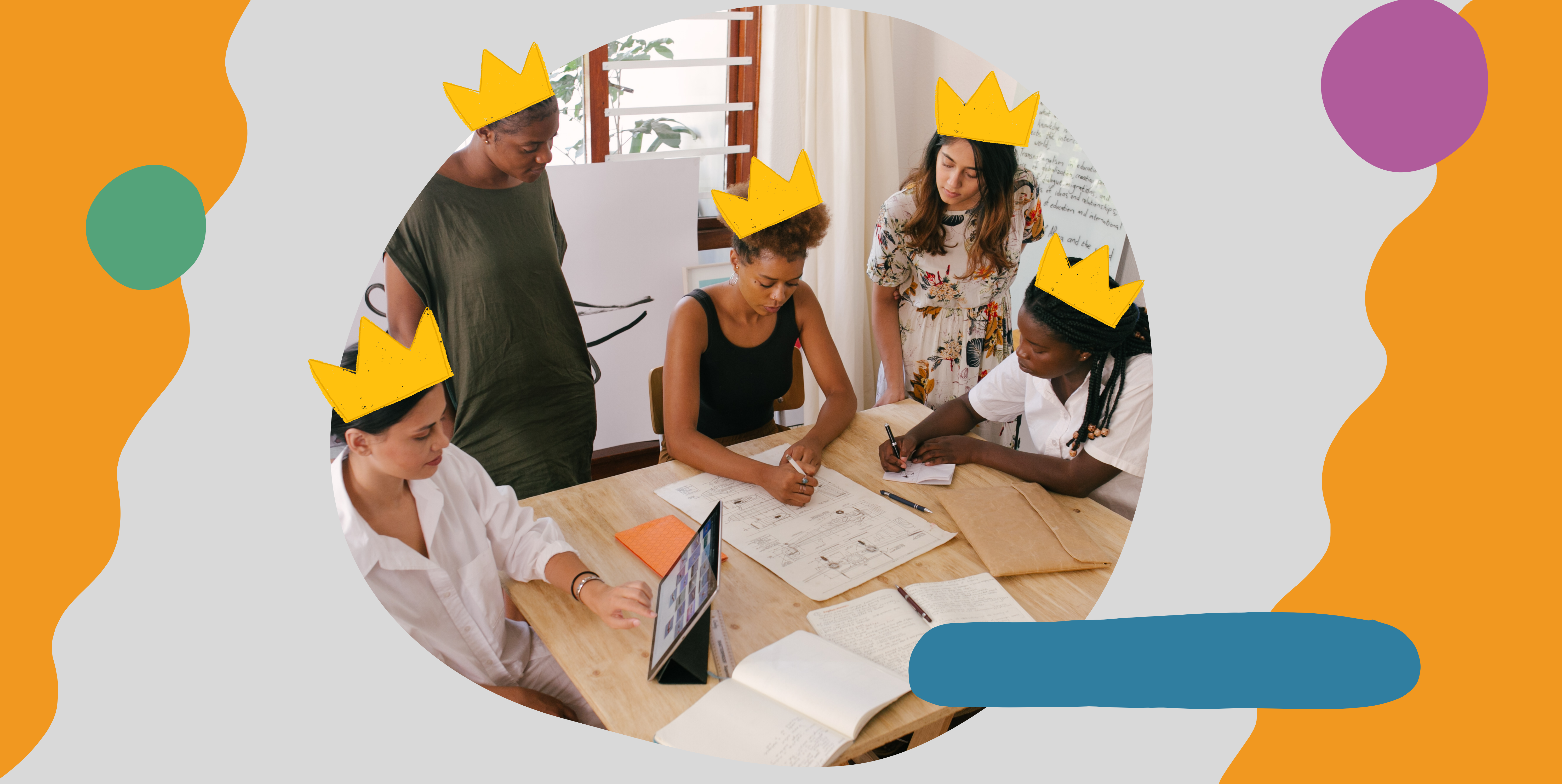 Un grupo de personas trabaja con una corona dibujada en la cabeza
